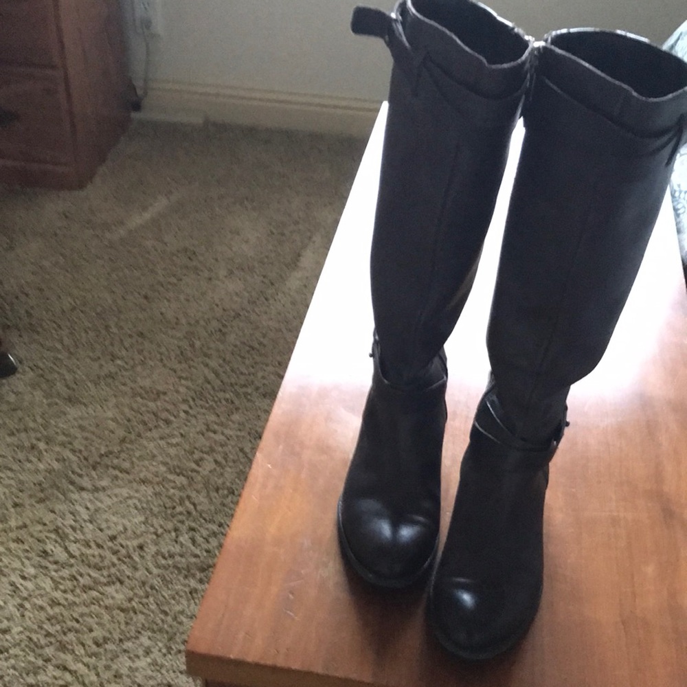 Brown boots, great condition with no blemish’s on leather.